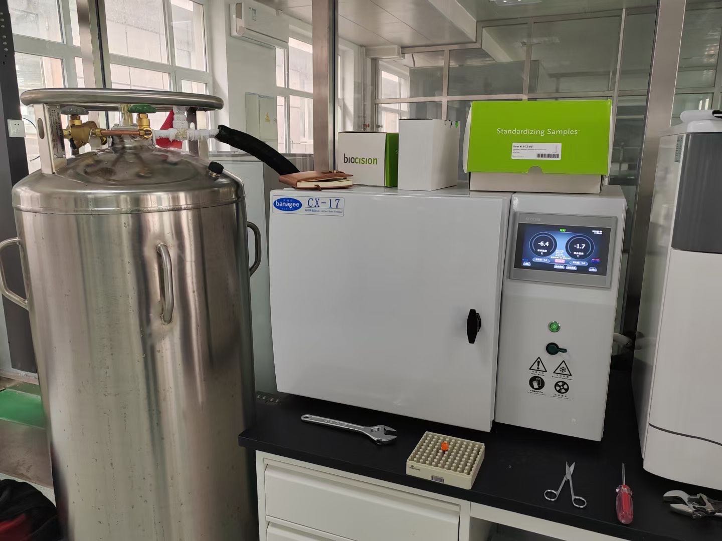 液氮容器補液供給 液氮容器補液供給